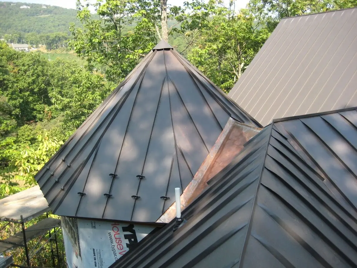 Professional Roof Tarp Installation by Craftsman Roofing in East Ridge