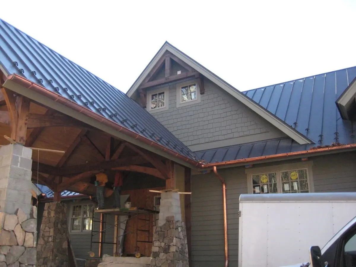 Craftsman Roofing team delivering quality roofing work in East Ridge